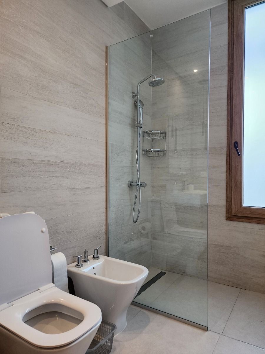 Mampara fija de vidrio templado