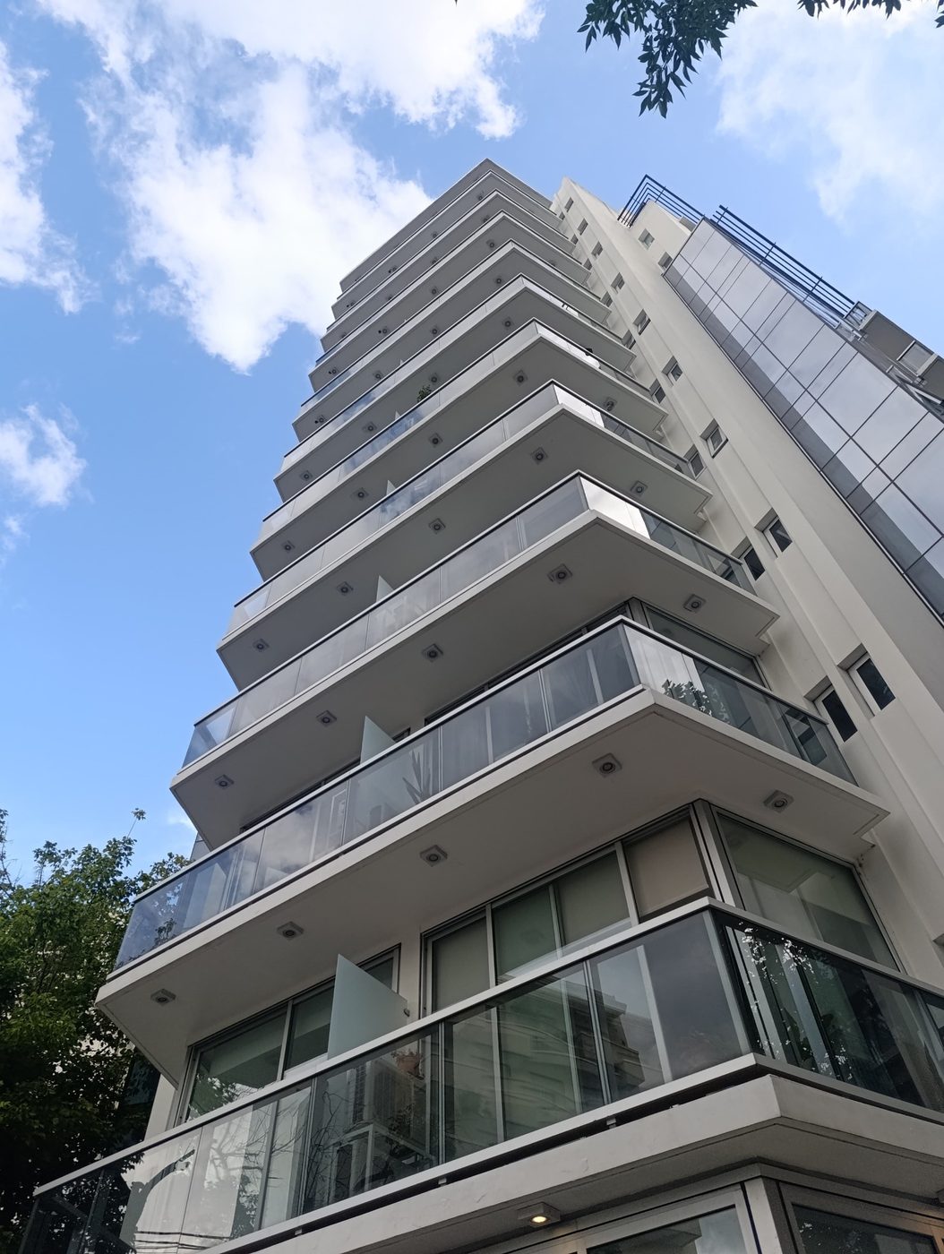 Barandas vidriadas en edificio