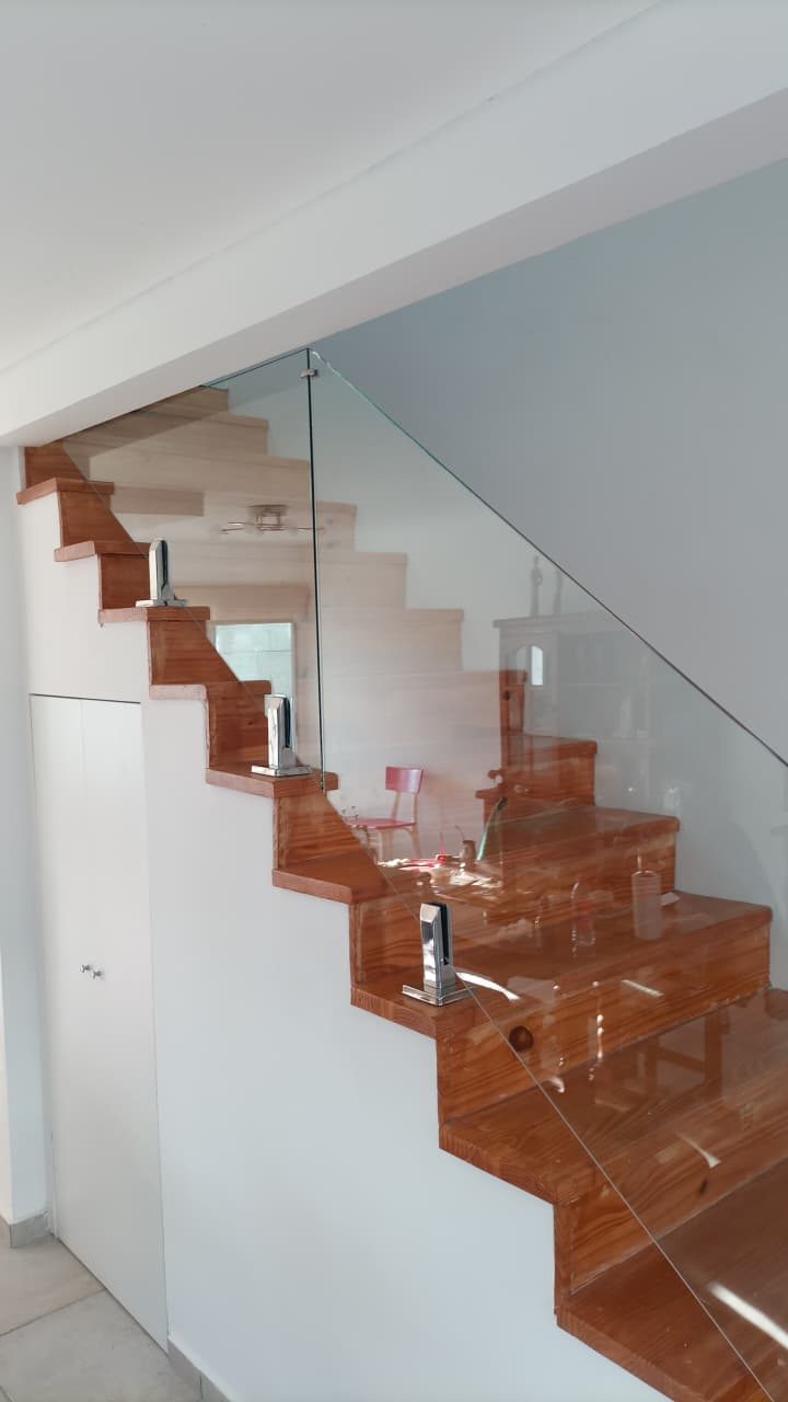 Baranda interior en escalera abierta