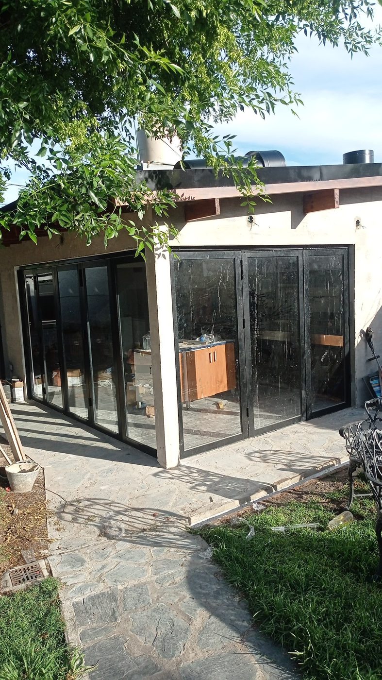 Cerramiento exterior negro