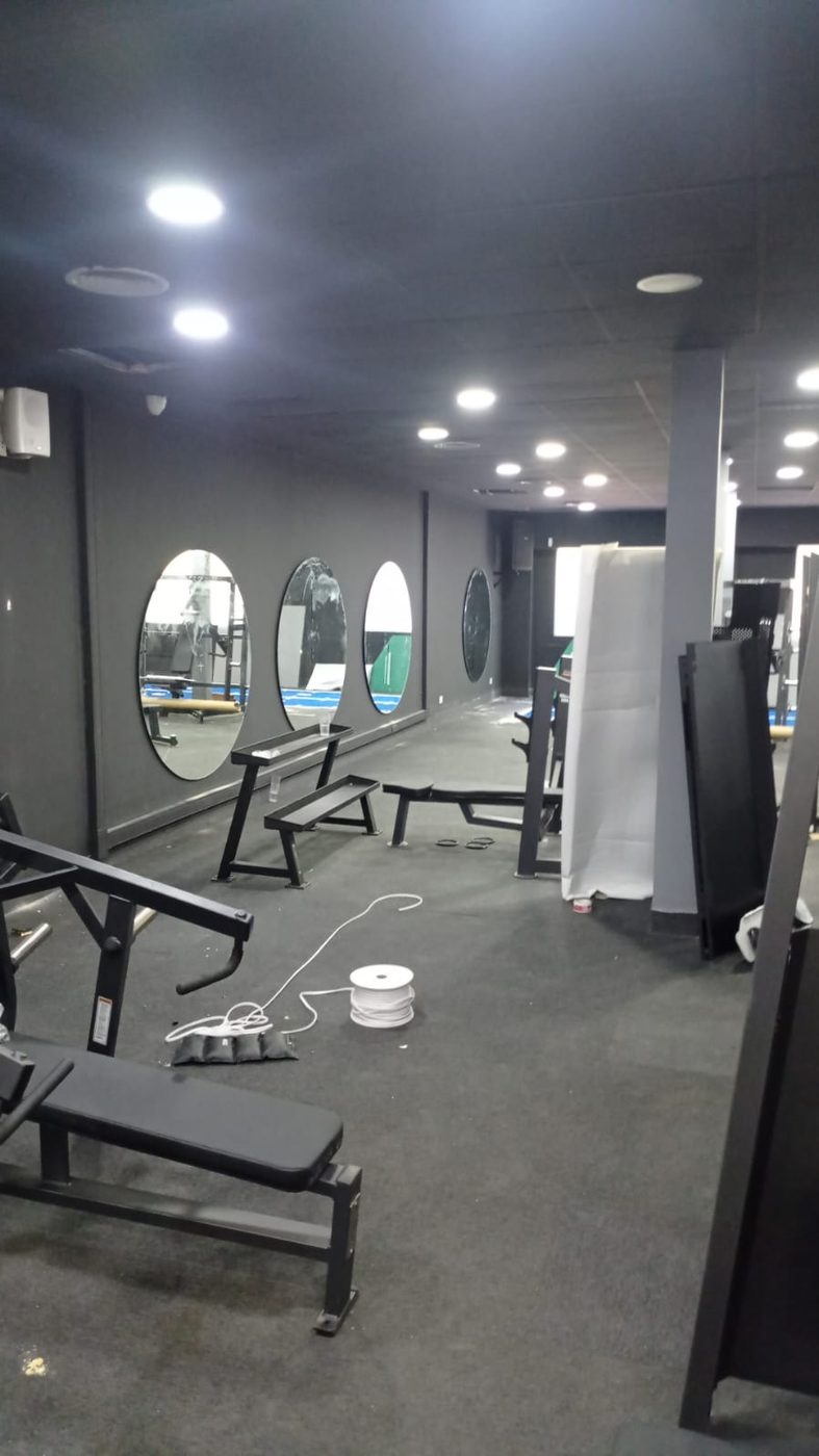 Paneles de espejos para gimnasio