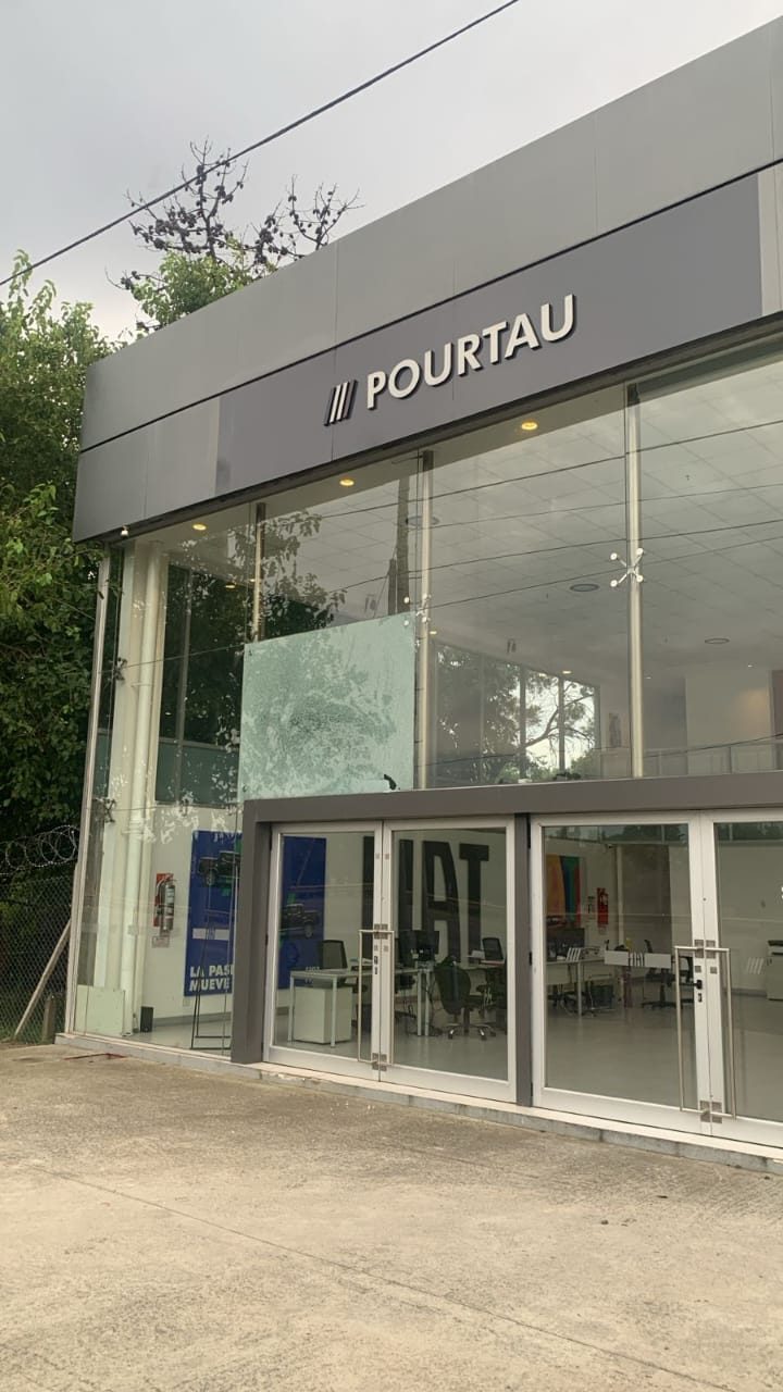 Reposición de vidrio de fachada comercial